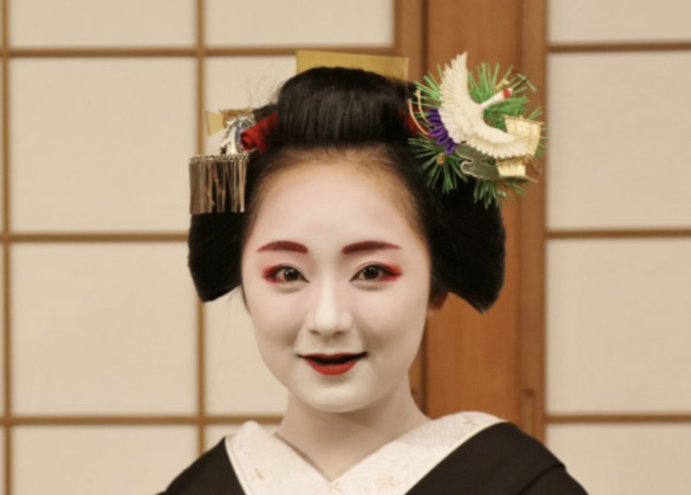 実佳子(芸妓M)