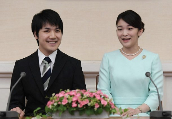 婚約した眞子さまと小室圭さん