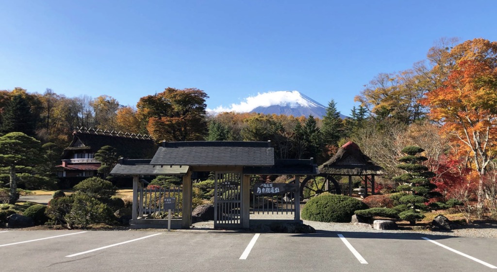 老舗旅館「鱒の家」から見える富士山