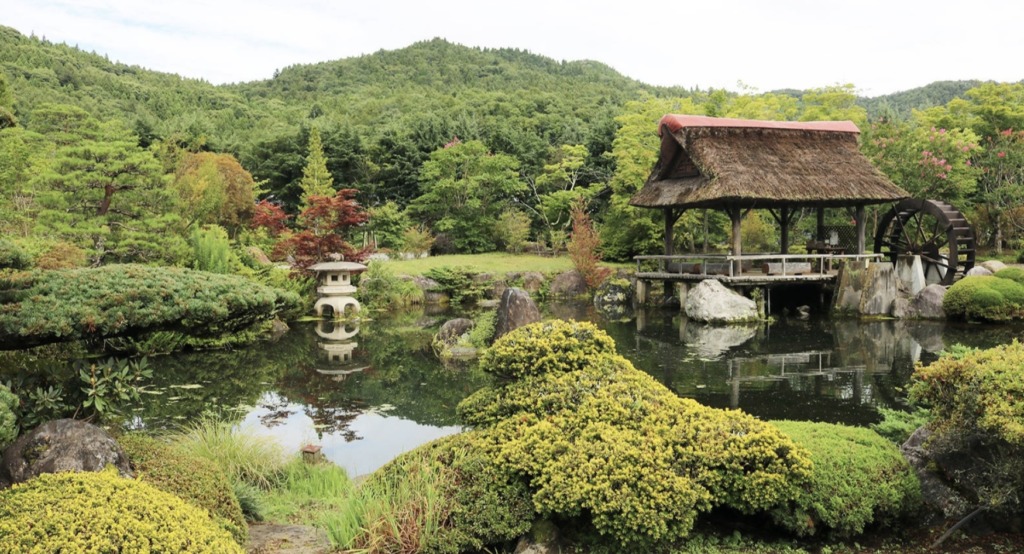 老舗旅館「鱒の家」の日本庭園